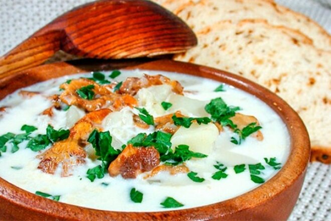 Mushroom soup with cream and potatoes
