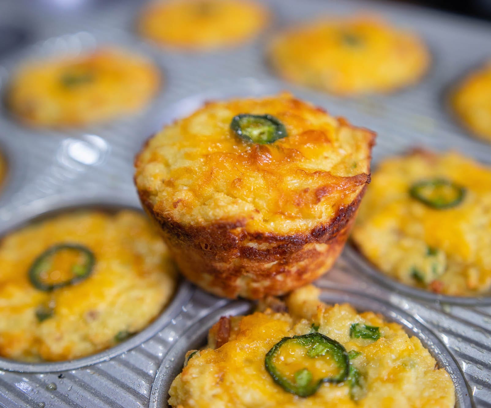 Muffins with bacon and cheddar cheese