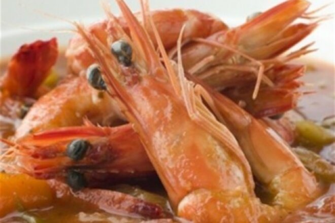 Gumbo soup with shrimps, crab meat and bacon