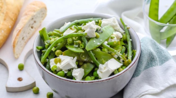 Quick Salad of Legumes, Feta and Mint