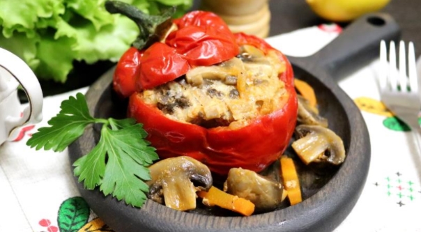 Sweet Peppers Stuffed with Turkey with Bulgur and Mushrooms