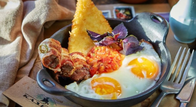 Fried Eggs with Fried Suluguni