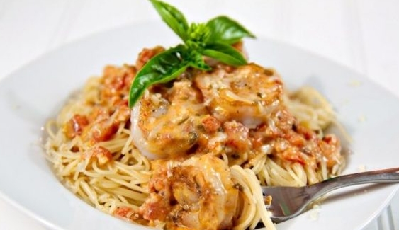 Spaghetti with Shrimps in Creamy Tomato Sauce