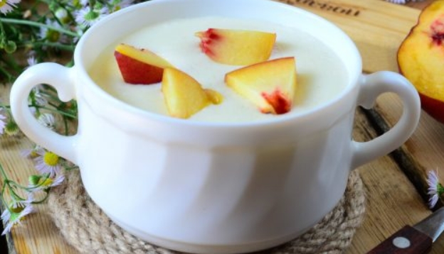 Semolina Porridge with Peaches