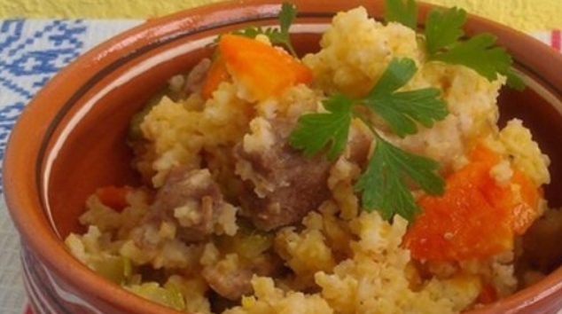Wheat Porridge with Soy Meat and Vegetables