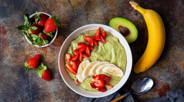 Quick Ice Cream with Avocado, Banana and Strawberry