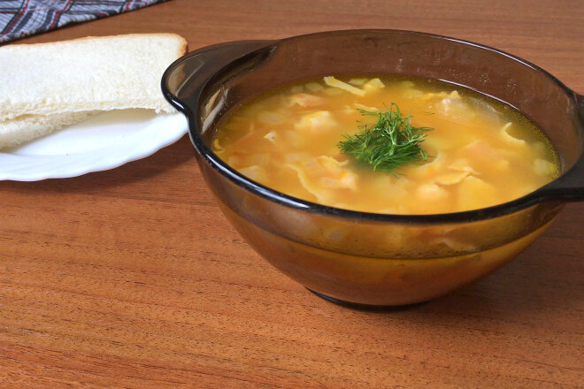 Pea soup with smoked brisket in a slow cooker