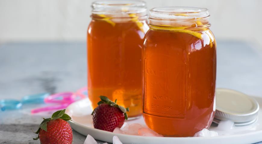 Cold strawberry tea