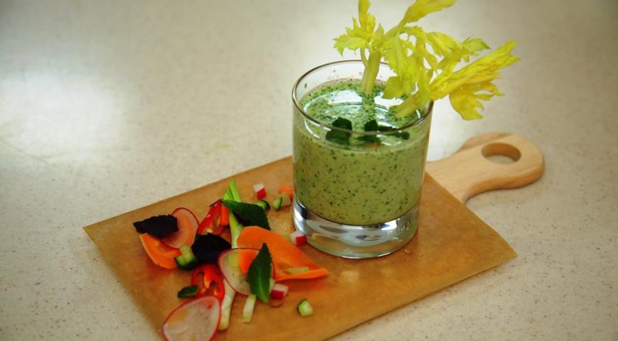 Summer Green Soup with Arugula and Mint