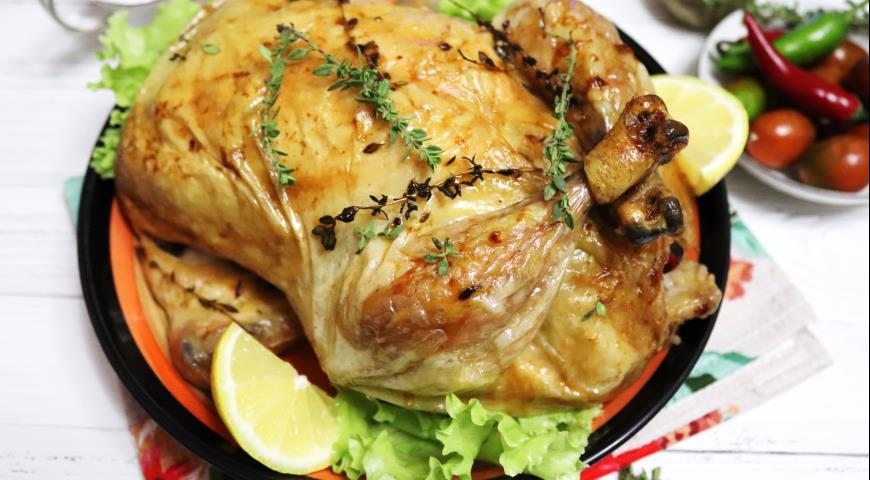 Chicken baked with rice, chestnuts and apples