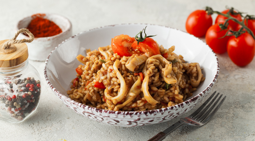 Paella with squid