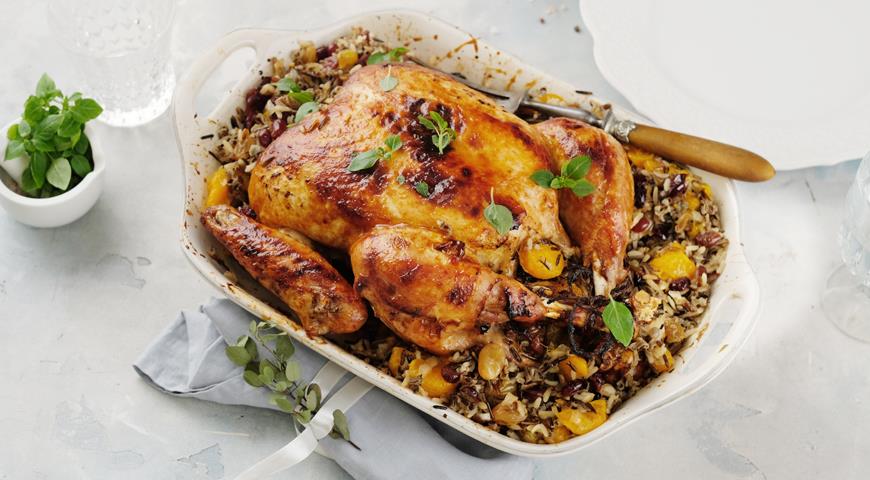 New Year's turkey with tangerines, rice and cranberries