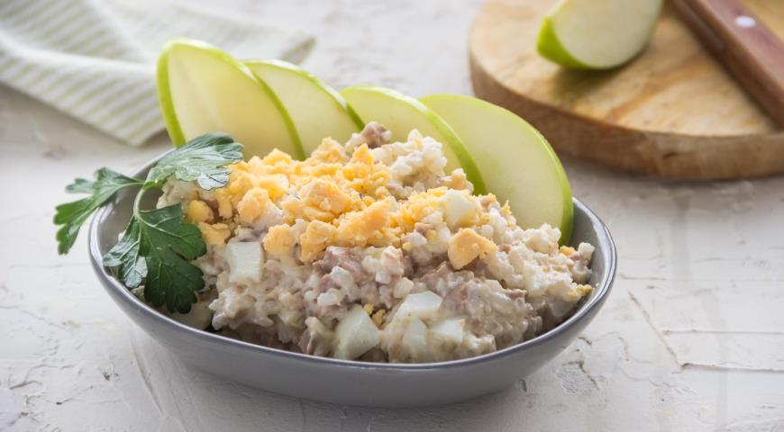 Cod liver salad with rice