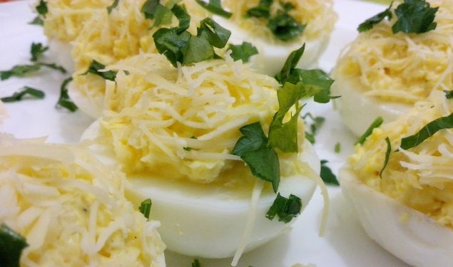 Eggs stuffed with cheese and garlic