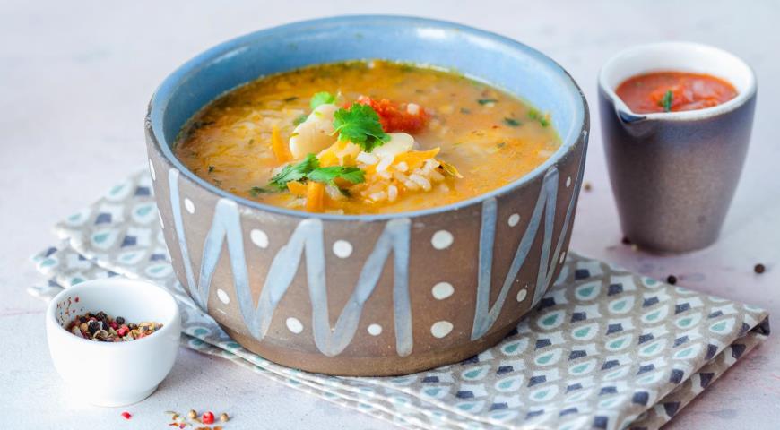 Georgian bean soup with vegetables and rice