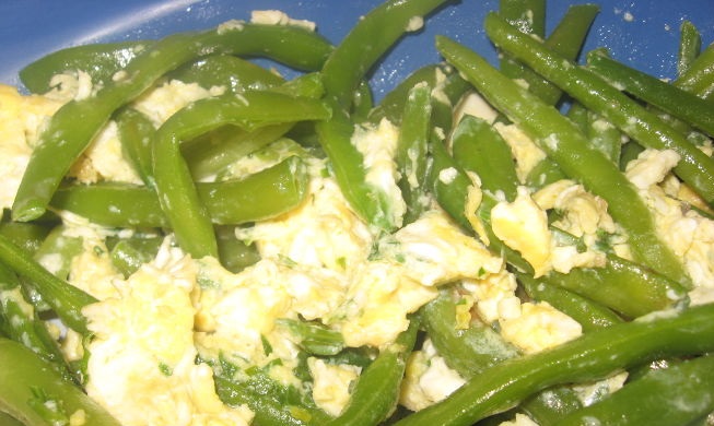 Fried green beans with eggs