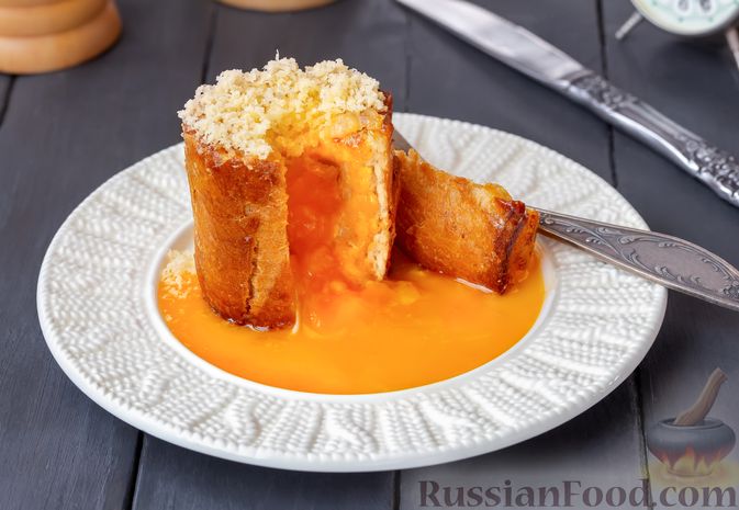 Scrambled eggs with cheese in bread