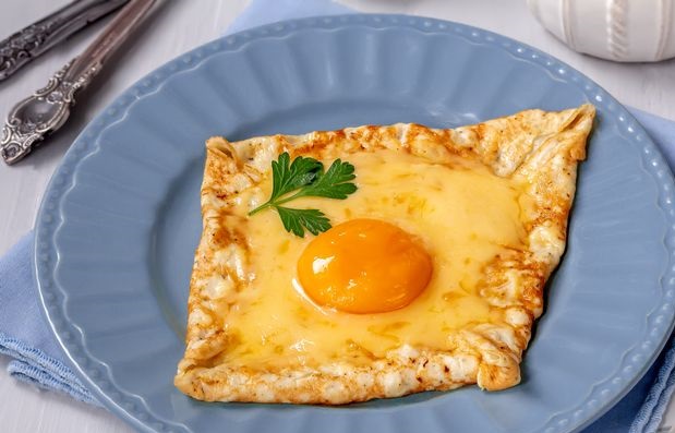 Egg pancake with cheese