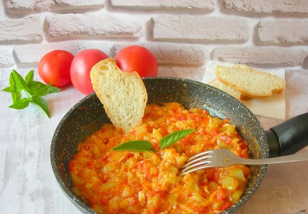 Menemen (Turkish omelet with vegetables)