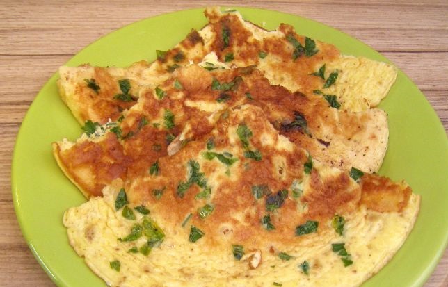 Omelet with dried mushrooms