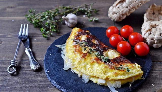 Pickled onion omelet