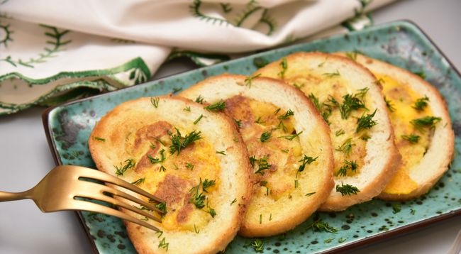 Egg croutons