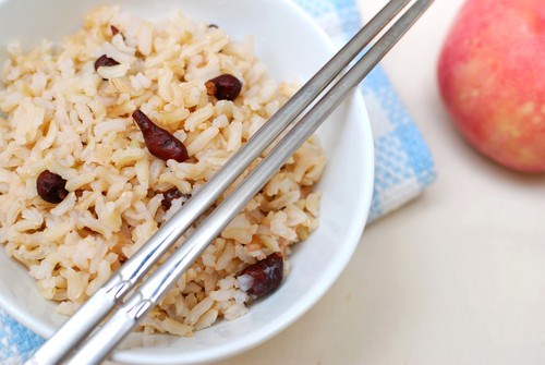 Wild rice with red onion