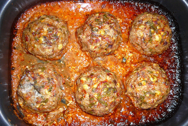 Minced meat and rice hedgehogs with egg filling