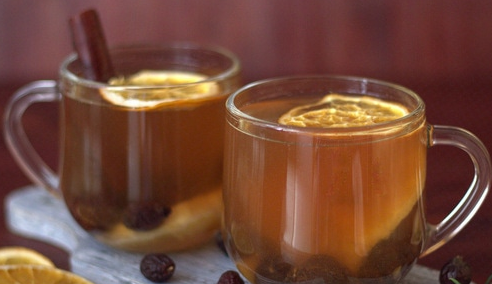 Hot drink with rosehip and orange