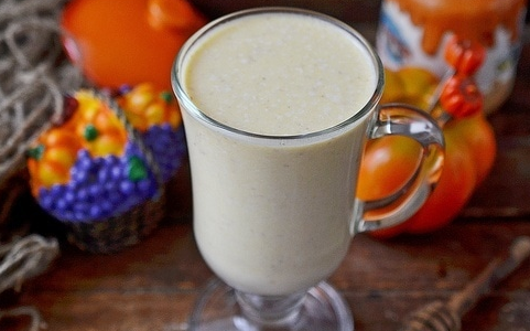 Pumpkin smoothie with oatmeal