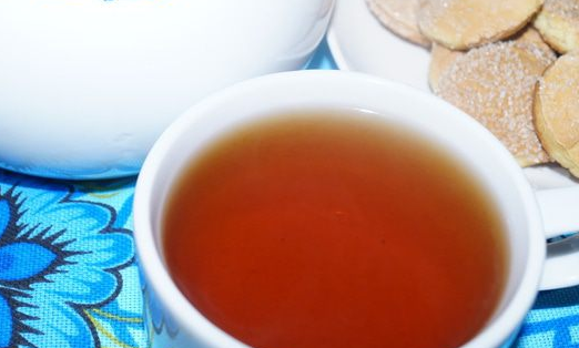 Vitamin tea with cranberries and rose hips