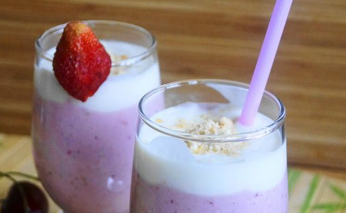 Drinkable strawberry cheesecake