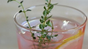 Berry lemonade with thyme