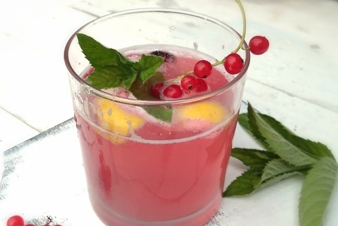 Red currant lemonade