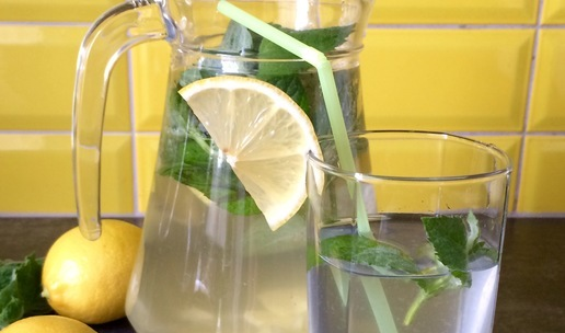 Non-alcoholic ginger mojito