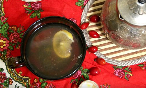 Herbal infusion with rowan, rosehip and honey
