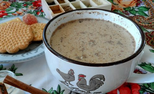 Kalmyk tea with sugar and cinnamon