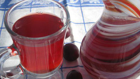 Plum drink with cinnamon