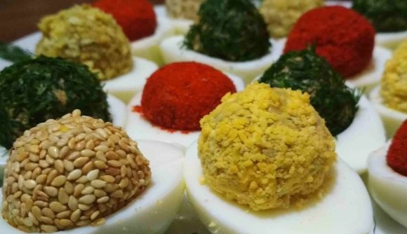 Bright stuffed eggs
