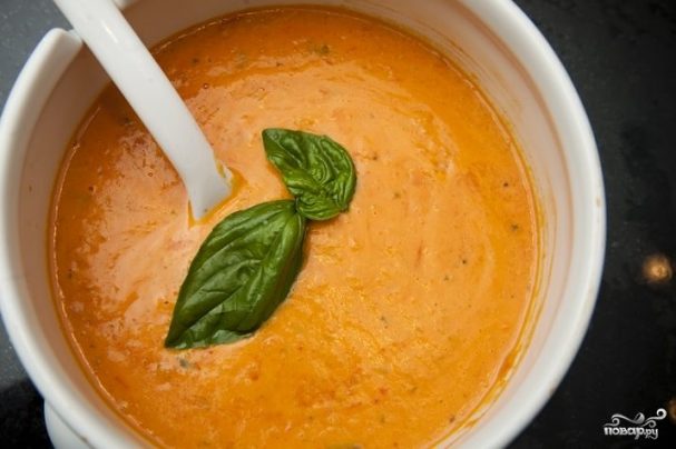 Tomato puree soup with rice