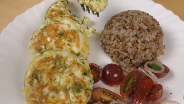 Egg cutlets with green onions and dill