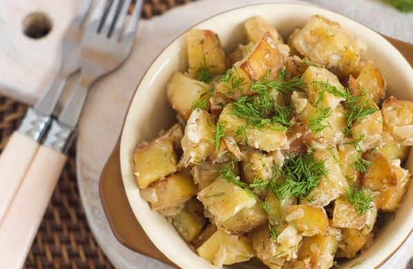 Stewed potatoes with onions, in sour cream