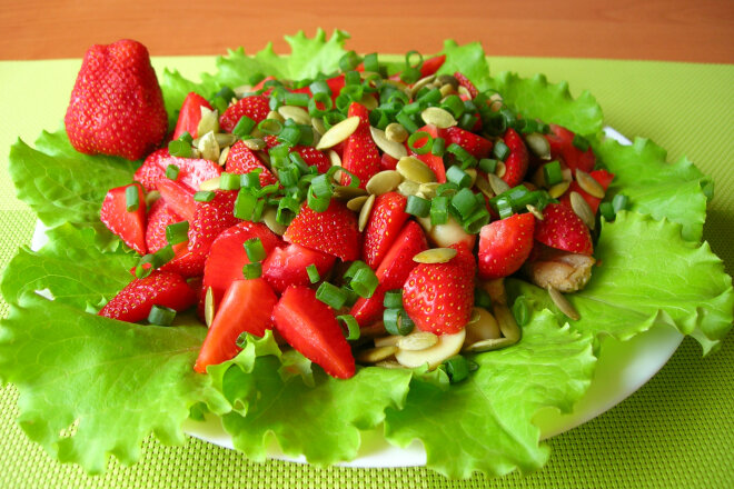 Strawberry, Chicken And Mushroom Salad Without Dressing