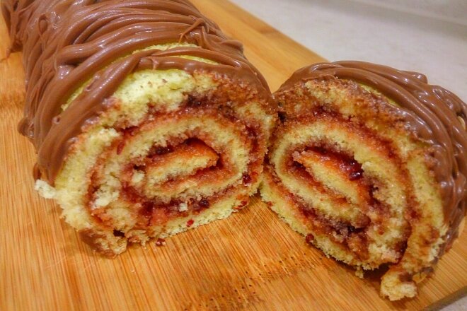 Classic Biscuit Roll With Jam And Nutella