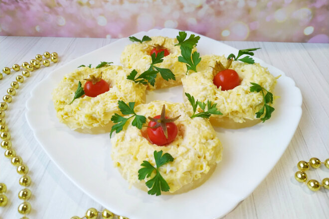 Cheese Snack With Garlic On Pineapple Rings