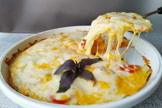 Fast Cheese Pizza On Yeast-Free Dough With Sour Cream