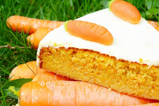Carrot-Banana Cake With Curd Cream And Cinnamon