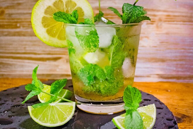 Non-Alcoholic Mojito With Apple Juice