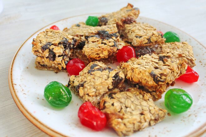 Oatmeal Energy Bars With Banana And Nuts