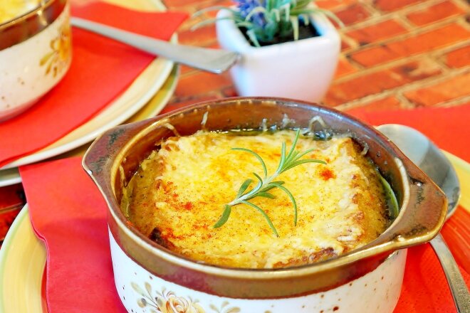 Onion Soup With White Wine And Cheese Toast